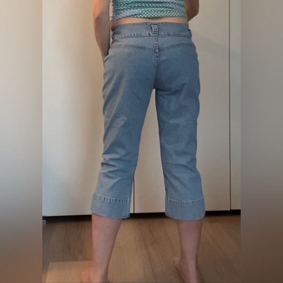 Levi’s Signature Light Wash Capri Jeans front slit - Picture 2 of 11
